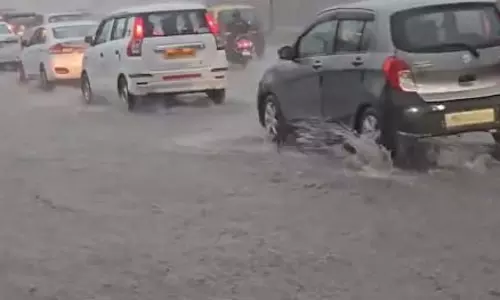 5 राज्यों में हुई भारी बारिश, घरों में घुसा पानी, स्कूल भी बंद 5 राज्यों में हुई भारी बारिश, घरों में घुसा पानी, स्कूल भी बंद