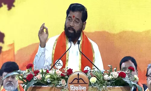 Eknath Shinde ने पार्टी की प्रगति की सराहना की, उद्धव ठाकरे पर निशाना साधा Eknath Shinde ने पार्टी की प्रगति की सराहना की, उद्धव ठाकरे पर निशाना साधा