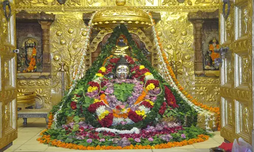 मन अशांत और कुंडली में चंद्र दोष हो तो इन मंदिरों में जाकर करें दर्शन, सारे कष्ट होंगे दूर मन अशांत और कुंडली में चंद्र दोष हो तो इन मंदिरों में जाकर करें दर्शन, सारे कष्ट होंगे दूर