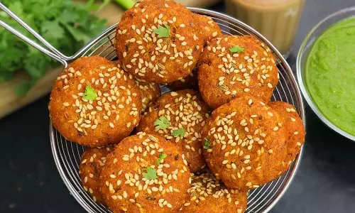 Murmura Vada: बच्चों को लुभाता है यह व्यंजन Murmura Vada: बच्चों को लुभाता है यह व्यंजन
