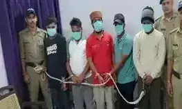 Rudraprayag: सीतापुर पार्किंग पर यात्रियों-कर्मचारियों के बीच हुई मारपीट, पांच आरोपी हिरासत में Rudraprayag: सीतापुर पार्किंग पर यात्रियों-कर्मचारियों के बीच हुई मारपीट, पांच आरोपी हिरासत में