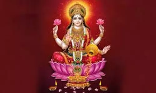 Shukrawar Upay: शुक्रवार शाम को करें बस ये उपाय, मां लक्ष्मी प्रसन्न होकर भर देंगी आपकी झोली Shukrawar Upay: शुक्रवार शाम को करें बस ये उपाय, मां लक्ष्मी प्रसन्न होकर भर देंगी आपकी झोली