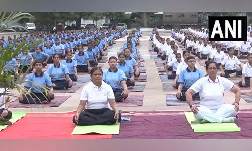 अंतर्राष्ट्रीय योग दिवस से पहले Ahmedabad में 1000 एनसीसी कैडेट्स ने योग किया