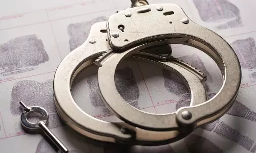 Mumbai : 23 वर्षीय नाइजीरियाई महिला ट्रॉली बैग में 3 किलो एम्फेटामाइन, एक्स्टसी के साथ पकड़ी गई Mumbai : 23 वर्षीय नाइजीरियाई महिला ट्रॉली बैग में 3 किलो एम्फेटामाइन, एक्स्टसी के साथ पकड़ी गई