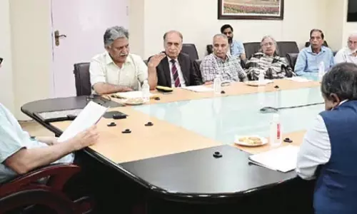 GCC प्रतिनिधिमंडल ने मुख्यमंत्री उमर अब्दुल्ला से मुलाकात की GCC प्रतिनिधिमंडल ने मुख्यमंत्री उमर अब्दुल्ला से मुलाकात की