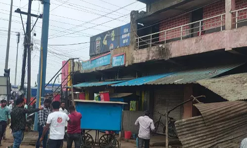 रायपुर : चखना सेंटर तोड़ने की हुई कार्रवाई