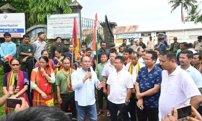 Tripura: अनिमेष देबबर्मा ने अवैध घुसपैठ से अस्तित्व संकट की चेतावनी दी Tripura: अनिमेष देबबर्मा ने अवैध घुसपैठ से अस्तित्व संकट की चेतावनी दी