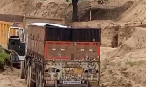 Jhansi: सरकारी अधिकारियों पर खनन माफिया ने किया हमला