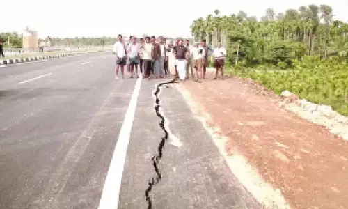 Karnataka: उद्घाटन के एक महीने के भीतर ही राष्ट्रीय राजमार्ग में दरार आ गई