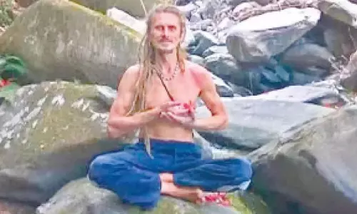 Karnataka: रूसी सैनिक का अंतिम संस्कार गोकर्ण मंदिर में हुआ Karnataka: रूसी सैनिक का अंतिम संस्कार गोकर्ण मंदिर में हुआ