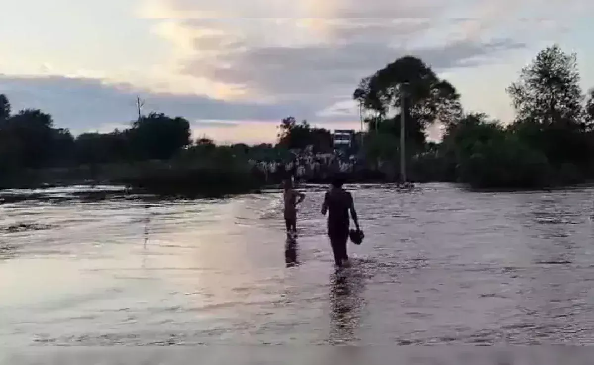Chaibasa: बारिश से नदी-तालाबों का जलस्तर बढ़ा, लोगों को किया गया अलर्ट
