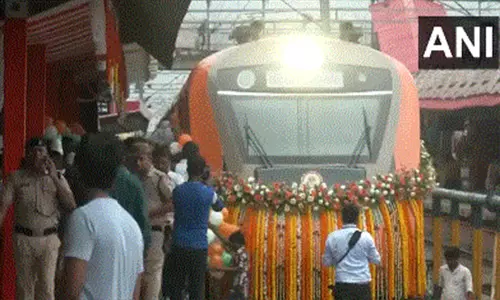 PM Modi पाटलिपुत्र से गोरखपुर तक वंदे भारत एक्सप्रेस को हरी झंडी दिखाएंगे