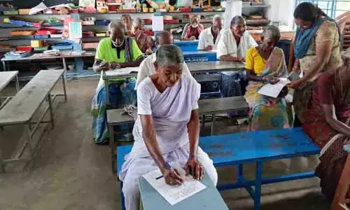 Tamil Nadu समय सीमा से पहले 2025 तक पूर्ण साक्षरता हासिल कर लेगा Tamil Nadu समय सीमा से पहले 2025 तक पूर्ण साक्षरता हासिल कर लेगा