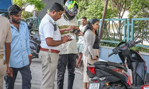 बेंगलुरु में यातायात नियम उल्लंघन: पांच महीने में ₹52 करोड़ का जुर्माना बेंगलुरु में यातायात नियम उल्लंघन: पांच महीने में ₹52 करोड़ का जुर्माना