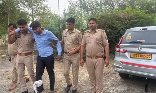 25 हजार के इनामी बदमाश को पुलिस ने एनकाउंटर में किया गिरफ्तार, पैर में लगी गोली