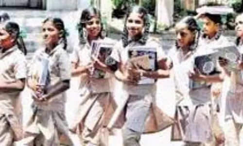 सरकारी स्कूलों में 3 लाख से अधिक छात्र नामांकित