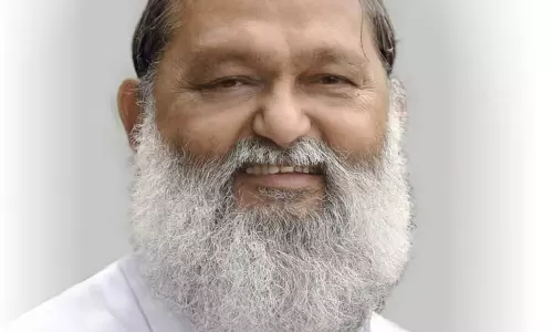 Haryana : बुनियादी सुविधाओं के लिए बिजली दफ्तरों का चक्कर लगा रहे