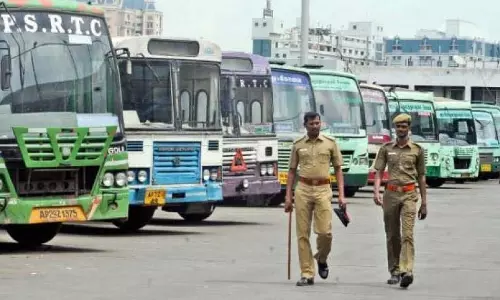 APSRTC ने श्रद्धालुओं के लिए तिरुमाला में निःशुल्क बस सेवा शुरू की APSRTC ने श्रद्धालुओं के लिए तिरुमाला में निःशुल्क बस सेवा शुरू की