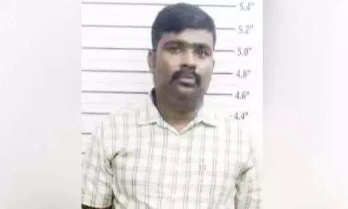 Kerala : 65 लाख के स्टडी वीजा ऑफर पर धोखाधड़ी करने के आरोप में व्यक्ति गिरफ्तार Kerala : 65 लाख के स्टडी वीजा ऑफर पर धोखाधड़ी करने के आरोप में व्यक्ति गिरफ्तार