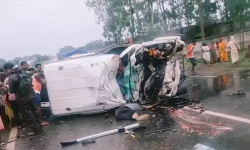 Chandil: ट्रेलर और बोलेरो में जोरदार टक्कर, 9 बारातियों की मौत