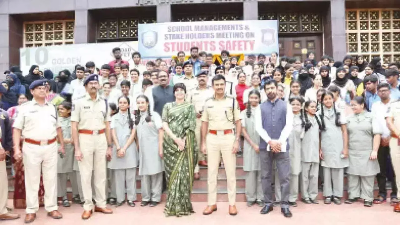 स्कूल प्रबंधन और अभिभावकों से छात्रों की सुरक्षा सुनिश्चित करने के लिए मिलकर काम करने का आह्वान किया स्कूल प्रबंधन और अभिभावकों से छात्रों की सुरक्षा सुनिश्चित करने के लिए मिलकर काम करने का आह्वान किया