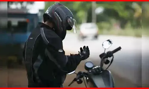 भारत में सड़क सुरक्षा को लेकर सरकार अब और सख्त रुख अपनाने जा रही, पढ़ें काम की खबर भारत में सड़क सुरक्षा को लेकर सरकार अब और सख्त रुख अपनाने जा रही, पढ़ें काम की खबर