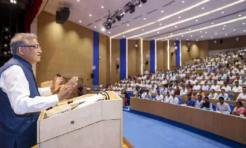 Bengal सरकार के कर्मचारियों पर चुनाव आयोग के जोर के बाद 70,000 योग्य बूथ अधिकारियों के लिए होड़ Bengal सरकार के कर्मचारियों पर चुनाव आयोग के जोर के बाद 70,000 योग्य बूथ अधिकारियों के लिए होड़