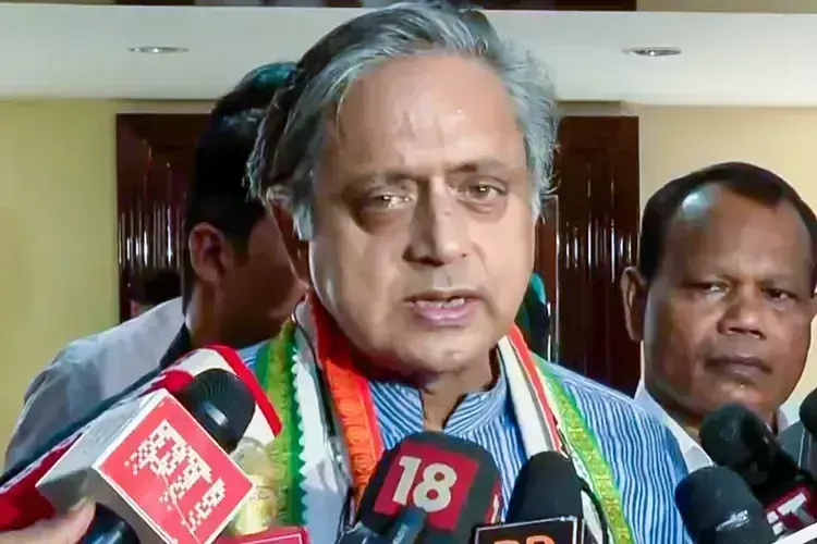 Congress में दरार और नीलांबुर की अनदेखी पर शशि थरूर ने कहा, नेतृत्व के साथ कुछ मतभेद Congress में दरार और नीलांबुर की अनदेखी पर शशि थरूर ने कहा, नेतृत्व के साथ कुछ मतभेद