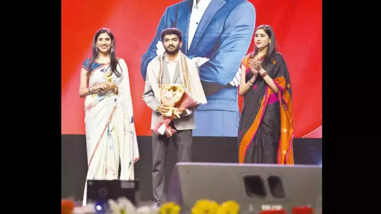 श्री चैतन्य ने IIT-JEE, NEET के शीर्ष रैंकर्स को सम्मानित किया