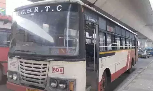 Attapur में हुए हादसे में गर्भवती महिला की मौत, पति घायल