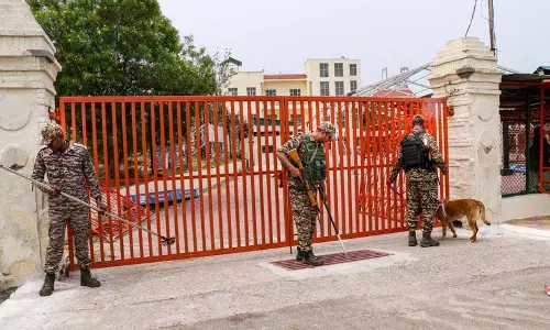 CRPF प्रमुख ने अमरनाथ यात्रा आधार शिविर की सुरक्षा की समीक्षा की CRPF प्रमुख ने अमरनाथ यात्रा आधार शिविर की सुरक्षा की समीक्षा की