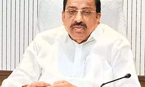 हम महिला समूहों को 381 ड्रोन वितरित करेंगे: Minister Tummala