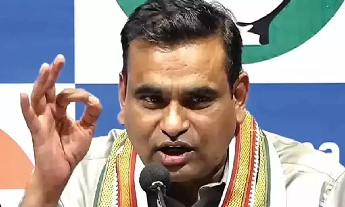 कांग्रेस MP ने सरकार के खिलाफ गलत सूचना फैलाने के लिए बीआरएस की आलोचना की कांग्रेस MP ने सरकार के खिलाफ गलत सूचना फैलाने के लिए बीआरएस की आलोचना की
