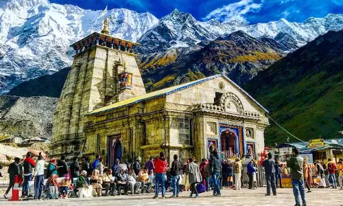 केदारनाथ यात्रा से 48 दिनों में 306 करोड़ रुपये की कमाई केदारनाथ यात्रा से 48 दिनों में 306 करोड़ रुपये की कमाई
