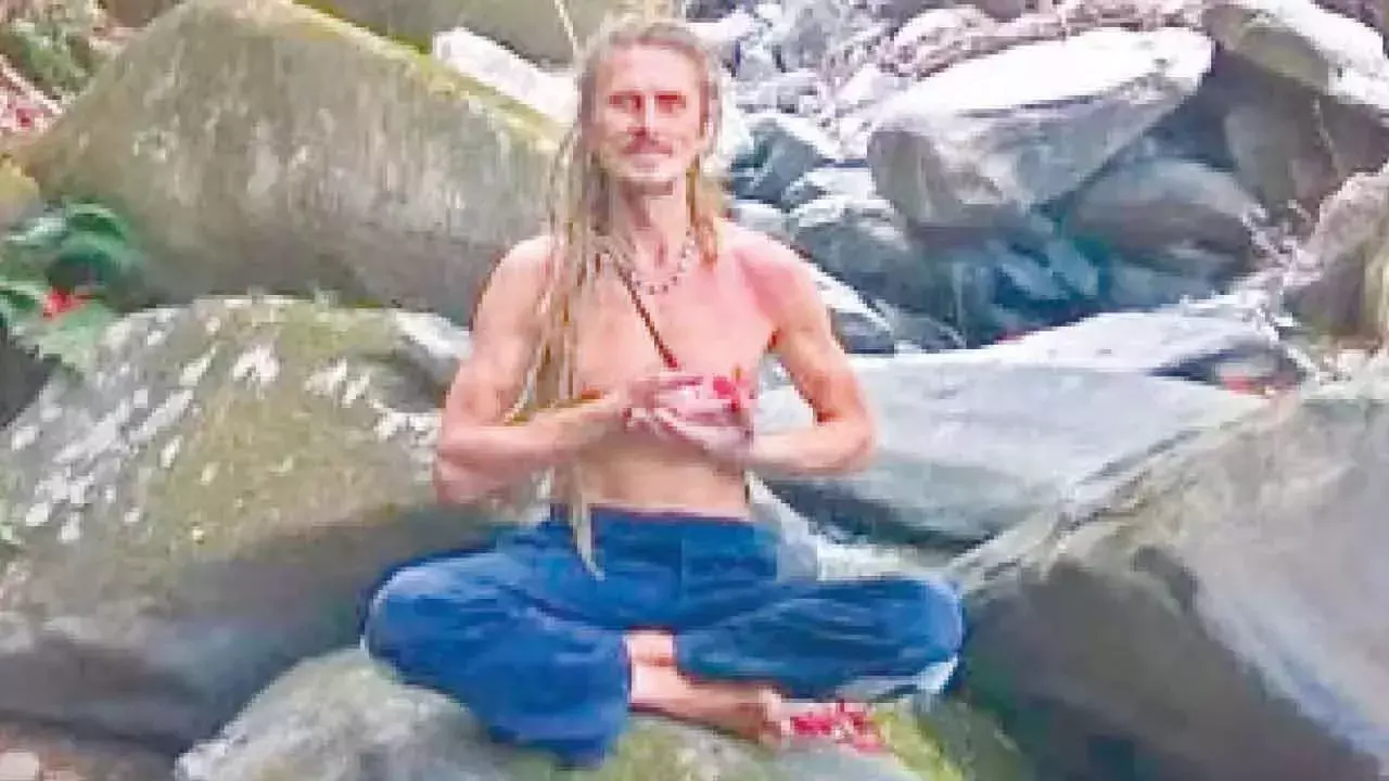 Karnataka: रूसी सैनिक का अंतिम संस्कार गोकर्ण मंदिर में हुआ Karnataka: रूसी सैनिक का अंतिम संस्कार गोकर्ण मंदिर में हुआ