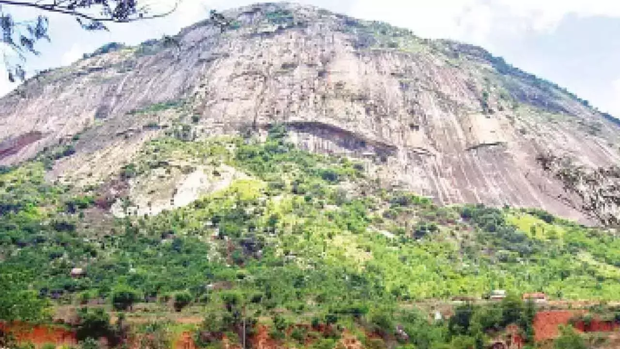 Karnataka: कार्यकर्ताओं ने प्रस्तावित नंदी हिल्स रोपवे परियोजना की निंदा की Karnataka: कार्यकर्ताओं ने प्रस्तावित नंदी हिल्स रोपवे परियोजना की निंदा की