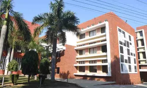 Punjab इंजीनियरिंग कॉलेज के छात्रों को मिला 61 लाख रुपये का पैकेज