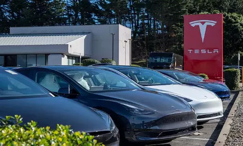 Tesla जुलाई में चीन में निर्मित इलेक्ट्रिक वाहनों के साथ भारत में शोरूम खोलने की तैयारी में Tesla जुलाई में चीन में निर्मित इलेक्ट्रिक वाहनों के साथ भारत में शोरूम खोलने की तैयारी में