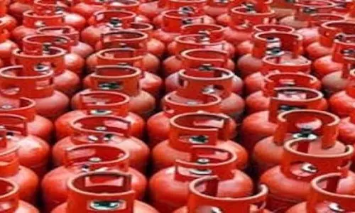 सरकार ने LPG अंडर-रिकवरी भुगतान के निपटान के लिए तेल विपणन कंपनियों के वित्त की समीक्षा