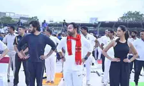 Hyderabad में योग दिवस की उल्टी गिनती में हजारों लोग शामिल हुए Hyderabad में योग दिवस की उल्टी गिनती में हजारों लोग शामिल हुए