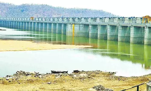 तेलंगाना के लाभ आंध्र प्रदेश के हाथों में बंधक