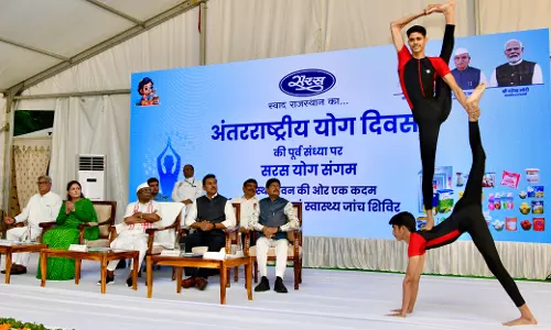 Jaipur: अंतरराष्ट्रीय योग दिवस की पूर्व संध्या पर सरस योग संगम आयोजित