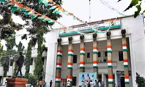वारंगल कांग्रेस का झगड़ा गांधी भवन तक पहुंचा, TPCC प्रमुख ने प्रतिक्रिया दी वारंगल कांग्रेस का झगड़ा गांधी भवन तक पहुंचा, TPCC प्रमुख ने प्रतिक्रिया दी