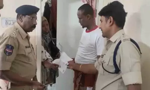 टोलिचोकी पैरामाउंट कॉलोनी में घेराबंदी और तलाशी टोलिचोकी पैरामाउंट कॉलोनी में घेराबंदी और तलाशी