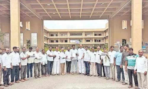 Medchal के किसानों को नहीं मिल रहा आश्वासन Medchal के किसानों को नहीं मिल रहा आश्वासन