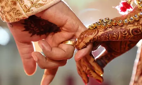 मुझे बचा लीजिए, सर, लड़की ने फोन पर की हताशा भरी गुहार
