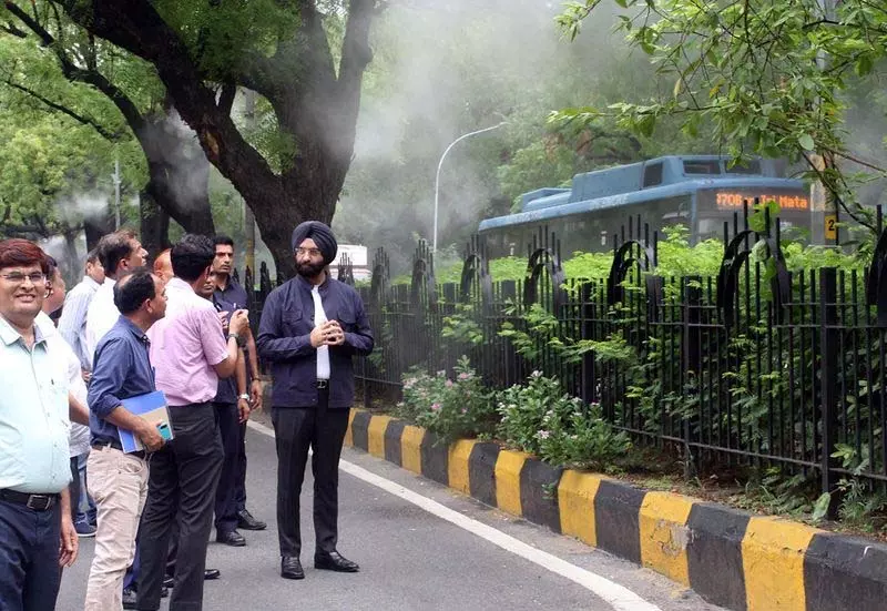 Delhi मंत्री ने हाईटेक स्वचालित मिस्टिंग सिस्टम का निरीक्षण किया Delhi मंत्री ने हाईटेक स्वचालित मिस्टिंग सिस्टम का निरीक्षण किया