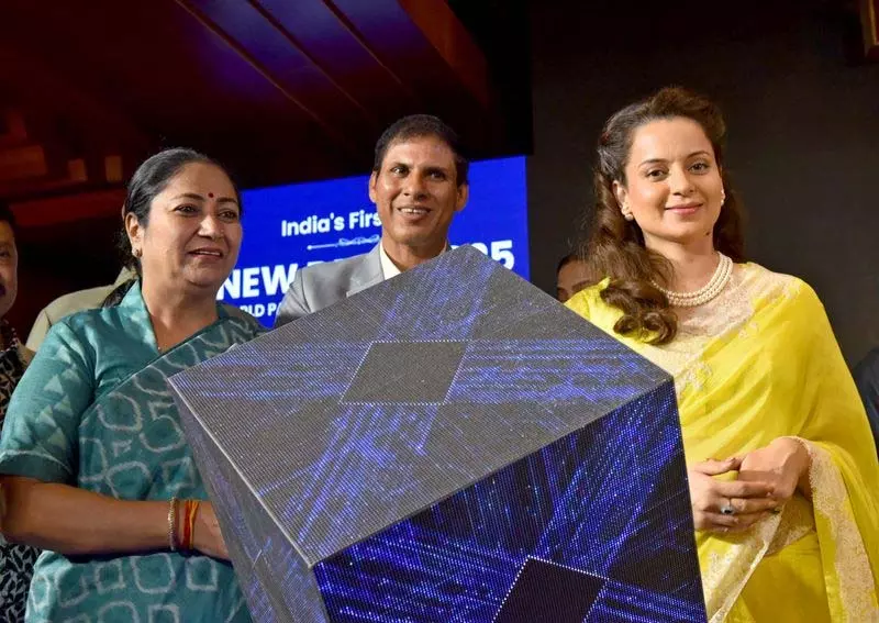 रेखा ने विश्व पैरा एथलेटिक्स चैंपियनशिप के लोगो और शुभंकर का अनावरण किया रेखा ने विश्व पैरा एथलेटिक्स चैंपियनशिप के लोगो और शुभंकर का अनावरण किया