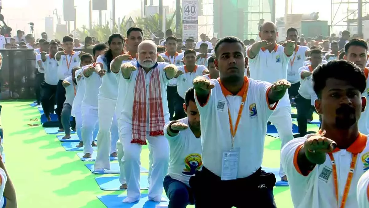 PM मोदी Yoga वीडियो, देशवासियों को दिया अहम संदेश PM मोदी Yoga वीडियो, देशवासियों को दिया अहम संदेश