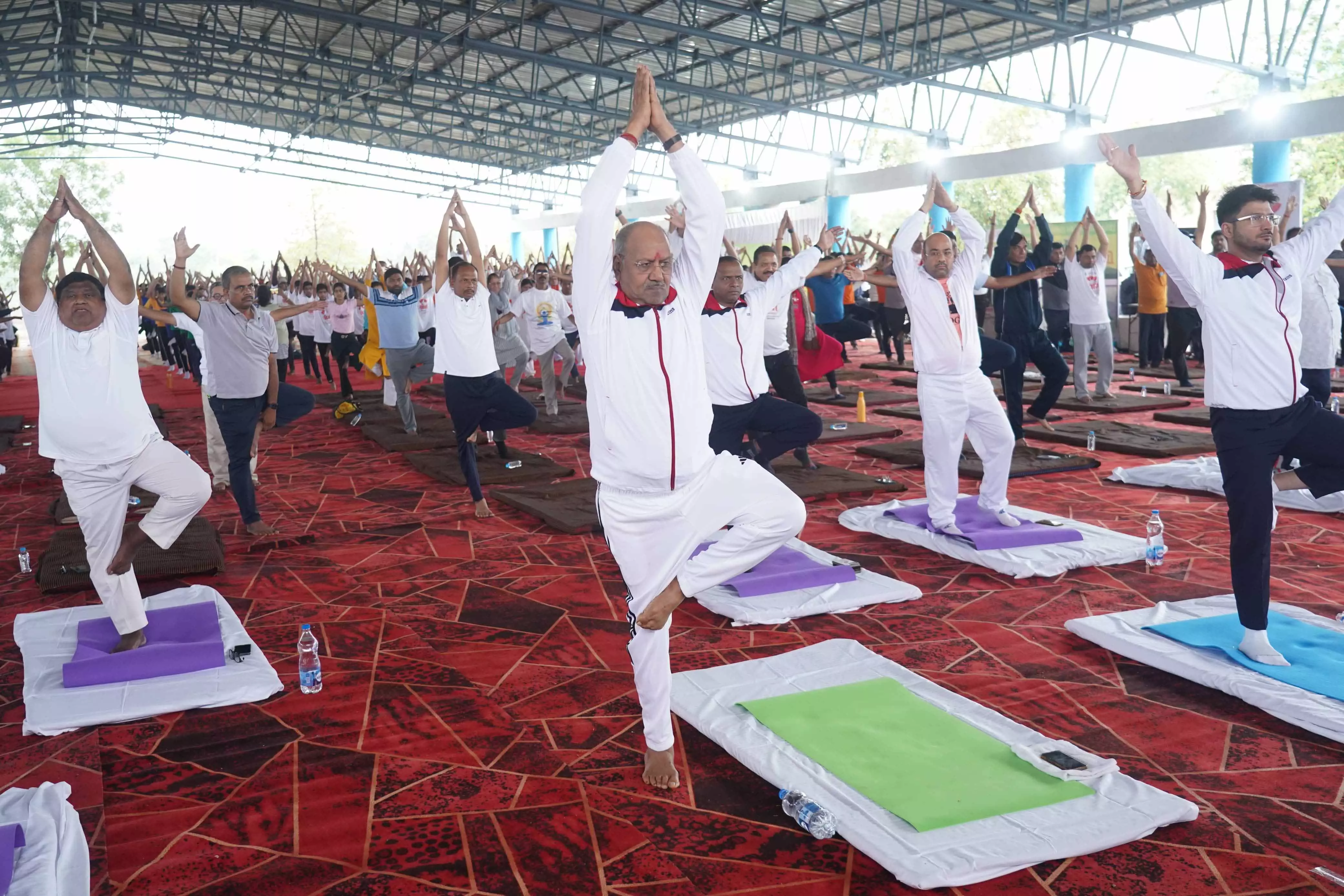 सांसद बृजमोहन अग्रवाल ने बलौदाबाजार में किया योग सांसद बृजमोहन अग्रवाल ने बलौदाबाजार में किया योग